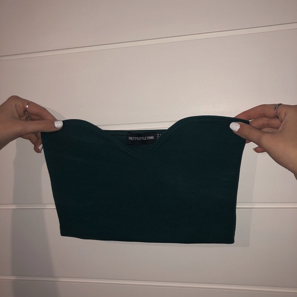 PRETTY LITTLE THING - Picture 3 of 3